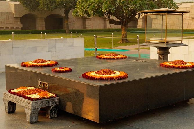 2 Days Private Delhi Tour with Best Cooking Class - Day Two: Sikh devotion, Mughal gardens, and modern faith