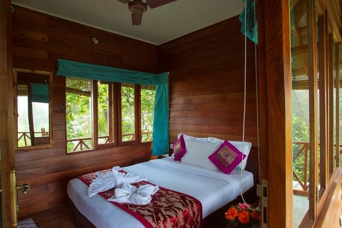 2 Nights Munnar Treehouse Escape with Private Car- Iris Holidays - Leaving Kochi for Munnar’s tea gardens