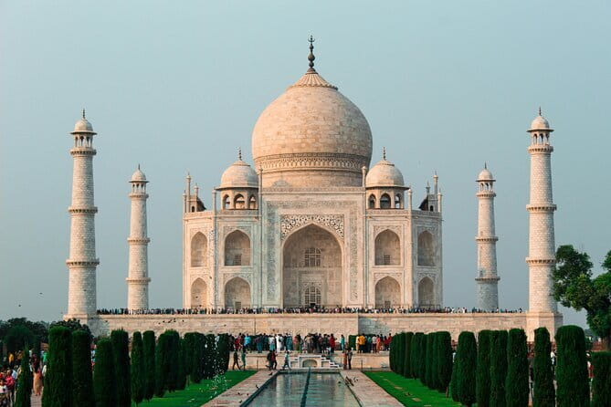 3-Day Golden Triangle Luxury Tour from Delhi to Agra and Jaipur - Day one: Delhi’s Mughal monuments and Old City streets