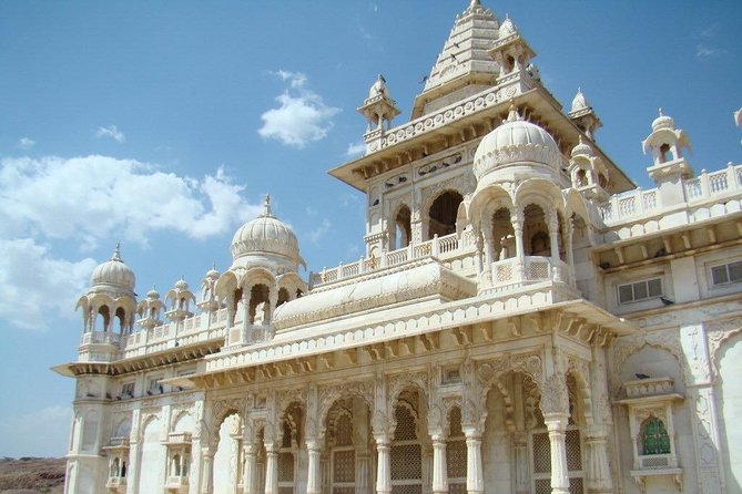 3 Days Guided Jodhpur & Udaipur Tour From Jaipur With Hotels - The private car and guide arrangement