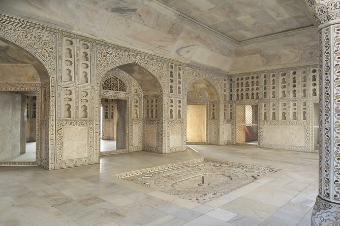 3 Days Private Golden Triangle Tour: Delhi, Agra And Jaipur From Delhi - Day three: Jaipur’s hill fort and royal center