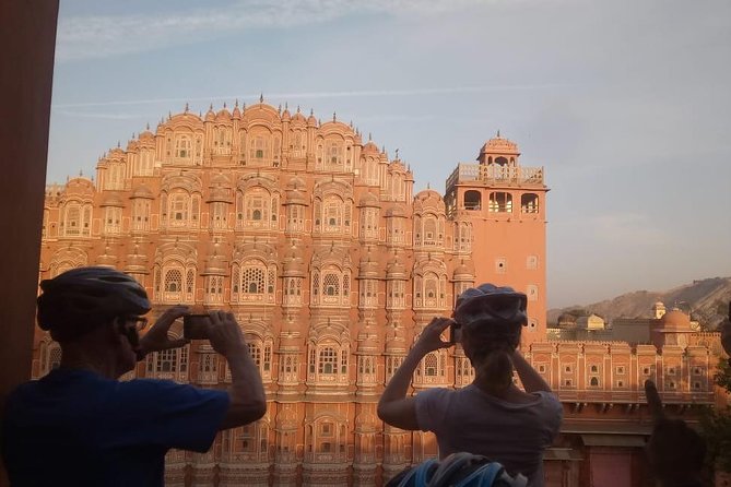 3-Hour Morning Bike Tour of Jaipur - Govind Devji Temple and Morning Prayer