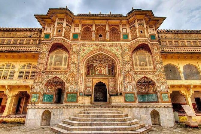 4 Days Luxury Golden Triangle Tour to Agra and Jaipur From Delhi - The guides and driver can shape the whole experience
