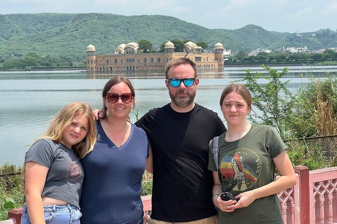 4 Days Luxury Golden Triangle Tour to Agra and Jaipur From Delhi - Day one: Qutub Minar, Old Delhi, and the road to Agra
