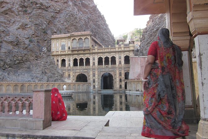 4 Days Private Golden Triangle Tour to Agra and Jaipur From Delhi - Day 4: Amber Fort leads Jaipur’s royal circuit