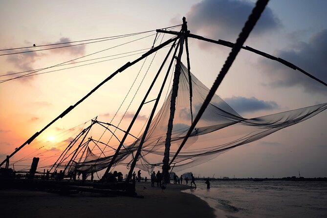 5 Days Luxury Kerala Tour with Houseboat Experience - What the $352 price really covers