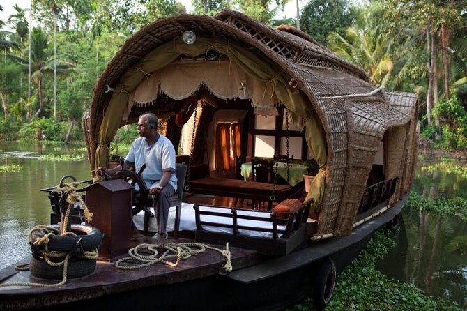 5 Days Private Kerala Tour with Houseboat by Sanguine Holidays - The Kerala highlights that matter most