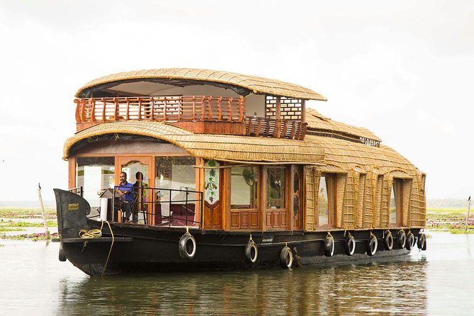 6hrs Alleppey Houseboat Tour-Serene Canals, Local Life & Food. - Returning to the houseboat for coffee and pazampori