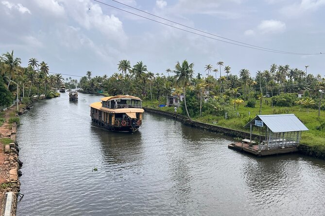 6hrs Alleppey Houseboat Tour-Serene Canals, Local Life & Food. - SNDP Thod brings village life close