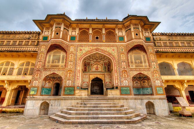 7 Day Golden Triangle Tour { Delhi Agra Jaipur Tour } - Key points at a glance