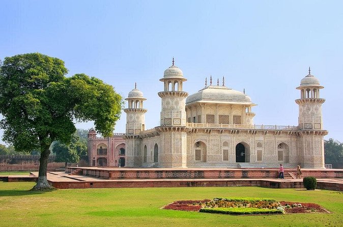 7 Day Golden Triangle Tour { Delhi Agra Jaipur Tour } - Fatehpur Sikri and Chand Baoli on the way to Agra