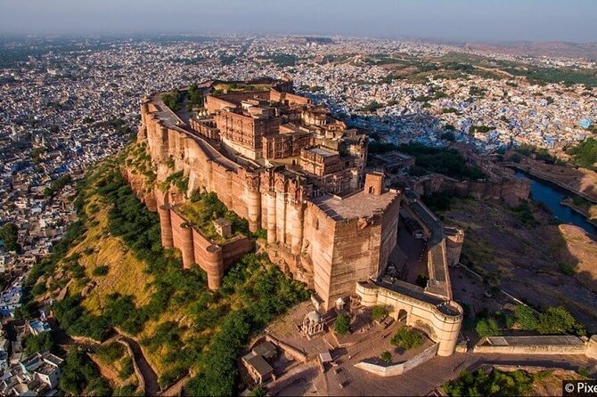 8-Day Golden Triangle & Rajasthan Private Tour from Delhi - Day 1: Delhi’s Mughal monuments and modern symbols