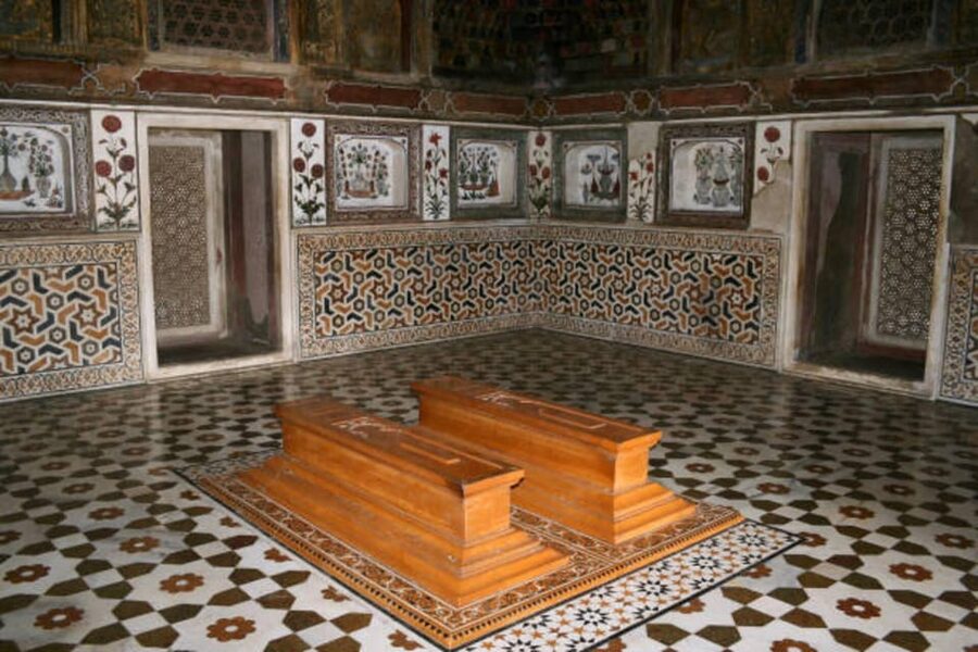 Agra fort, Baby Taj & Mehtab Bagh Express Ticket With Option - The Baby Taj: small scale, fine detail
