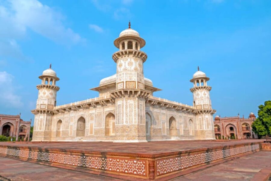Agra fort, Baby Taj & Mehtab Bagh Express Ticket With Option - What the guide option adds