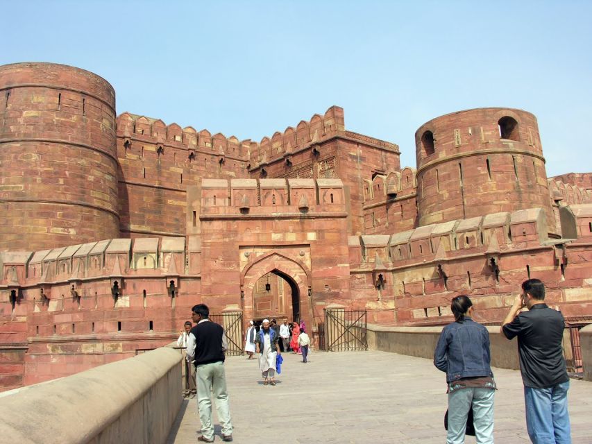 Agra: Guided Tour of Taj Mahal, Agra Fort and Fatehpur Sikri - The guide service: where the money pays off