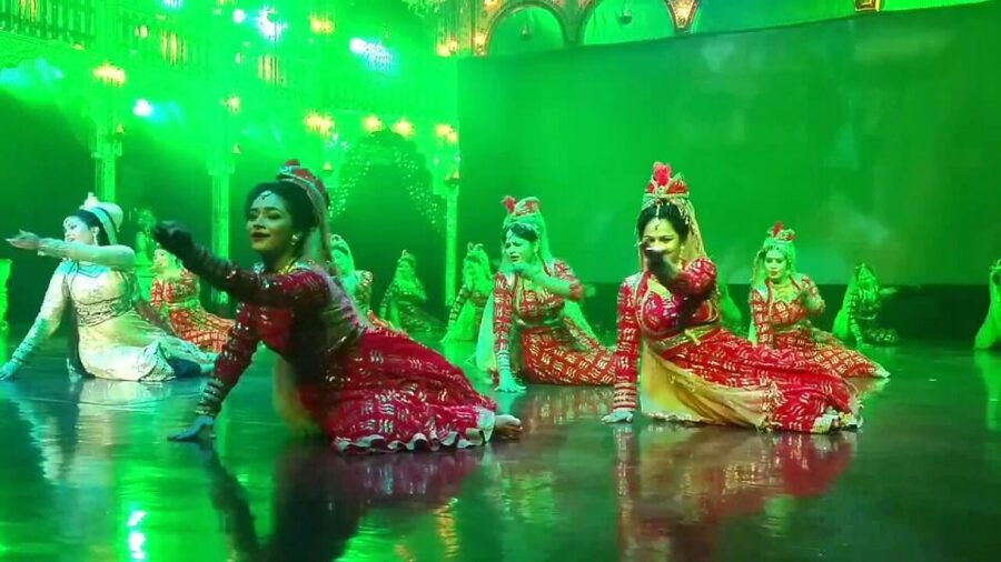 Agra: Mohabbat the Taj show tickets and agra transfers - Arriving at the Kalakriti Cultural and Convention Center