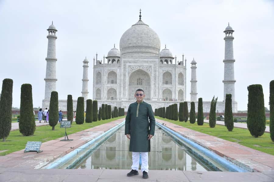 Agra: Premier Tour of Taj Mahal & Agra Fort All Inclusive - The Taj Mahal: arrive early if you can