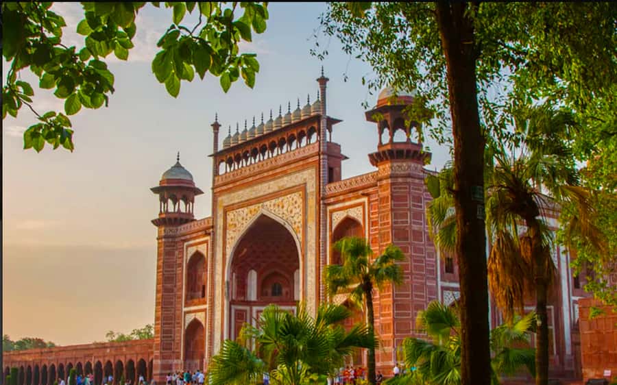 Agra: Premier Tour of Taj Mahal & Agra Fort All Inclusive - Mughal crafts and local shopping stops