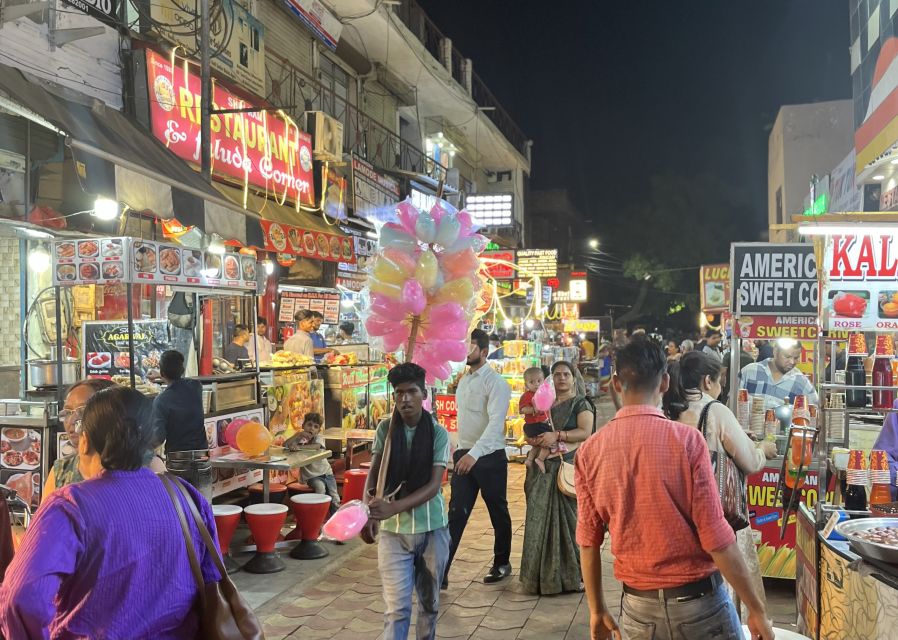 Agra: Sadar Bazar Food Market Night Walking Tour by Tuk-Tuk - Walking Sadar Bazar’s narrow food lanes