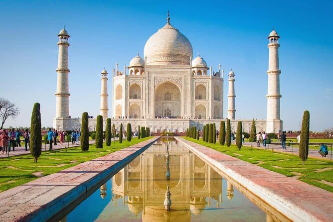Agra: Skip-the-Line Taj Mahal and Agra Fort Tour - All Inclusive - Walking through Agra Fort and Mughal royal life
