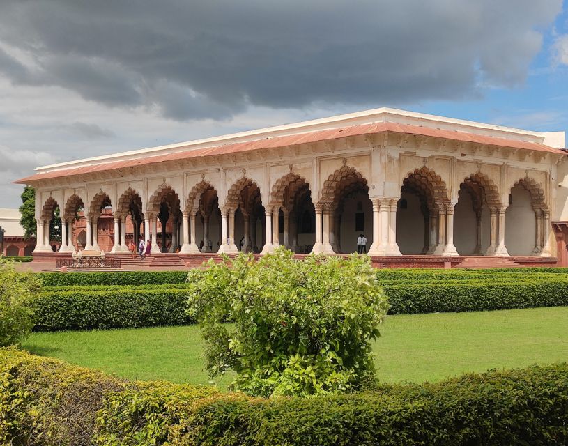 Agra: Skip-the-Line Taj Mahal Guided Tour with Multi Options - Guides who add warmth and useful detail