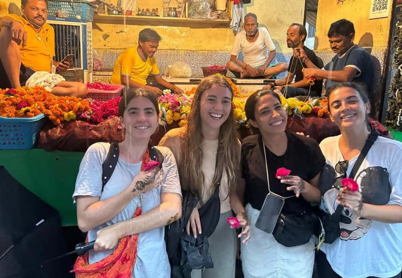 Agra: Street Food Walking Tour, Spice Market, & Tuk-tuk Ride - Jama Masjid and the architecture of Old Agra