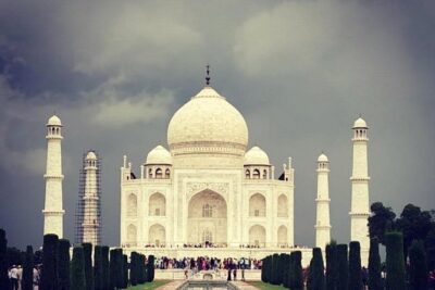 Taj Mahal and Mausoleum Guided Tour with Skip-the-Line