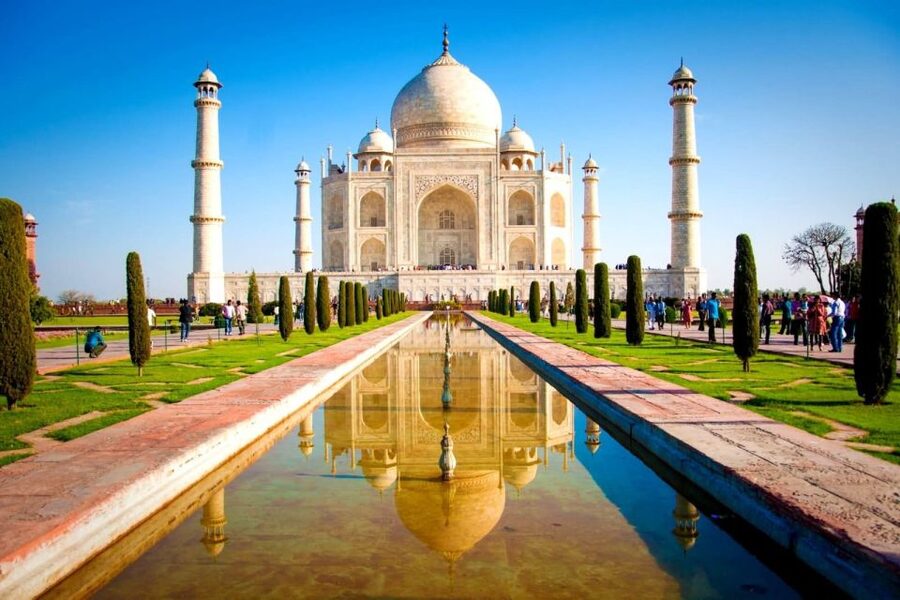 Agra: Taj Mahal with Mausoleum Skip-the-Line tickets & guide - Entering the inner mausoleum