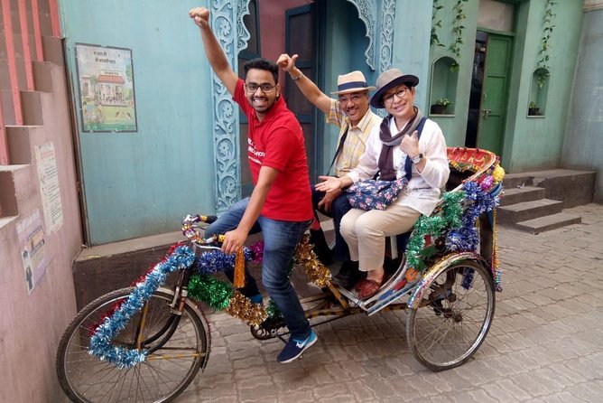 All In One Combo Tour of Mumbai City, Dabbawalas, Dhobhi Ghat, Slums & Bollywood - Marine Drive and the Gateway of India