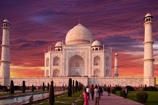 All Inclusive Day Trip to Taj Mahal, Agra Fort and Baby Taj from Delhi by Car - Seeing the Taj Mahal with a private guide