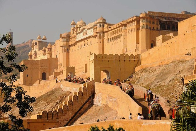 All Inclusive Private Jaipur City Tour with 5-star Lunch & Guide - Amber Fort: the day’s grand opening