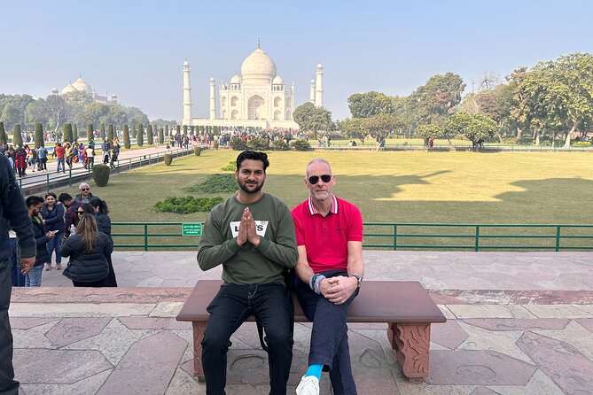 All Inclusive Taj Mahal & Agra Tour by Superfast Train From Delhi - Meeting your guide at Agra station