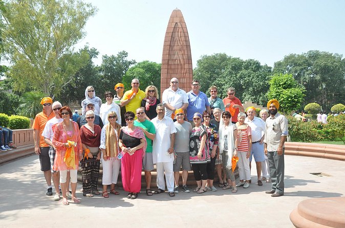 Amritsar 1 Day Guided Tour-Golden Temple, Jalliawala Bagh, Wagah - What the guide and driver arrangement means