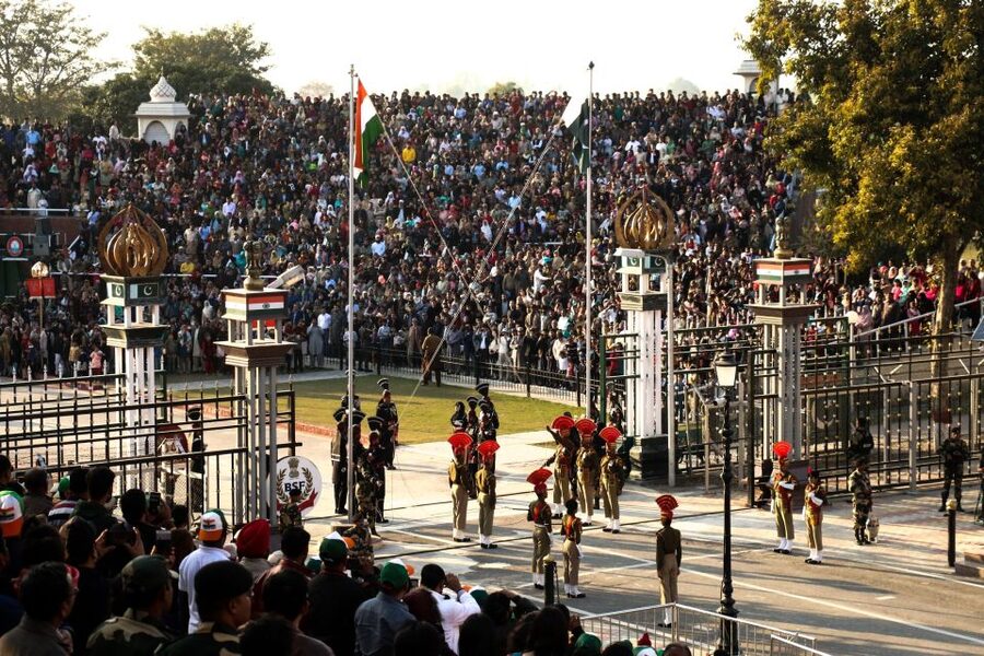 Amritsar : Golden Temple and Jallianwala Bagh Private Tour - Wagah Border and the daily flag ceremony
