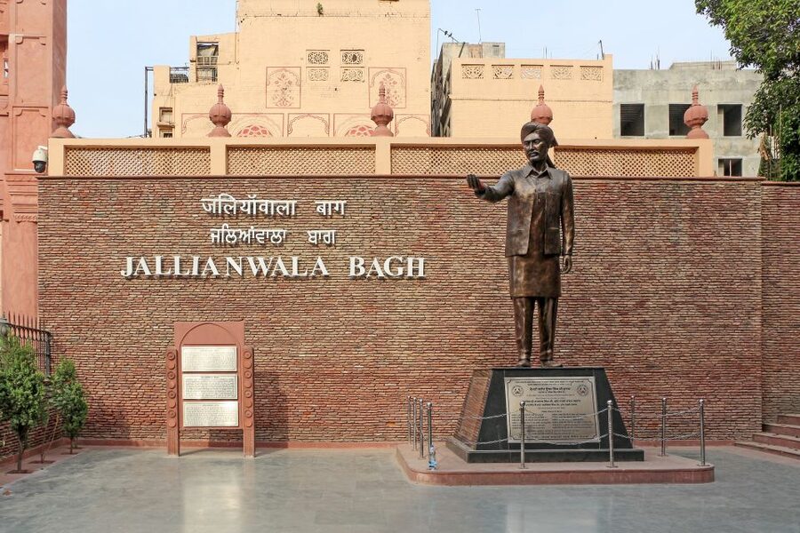 Amritsar: Small Group Sightseeing Tour with Wagah Border - Guides, Cars, and the Human Side of the Tour
