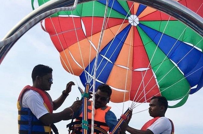 Andaman FlyAir Parasailing - The gentle dip before returning to the boat