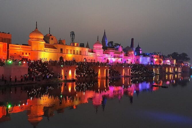 Ayodhya Private Tour & VIP Darshan -Special support for Seniors - Ram Ki Paidi works best toward evening