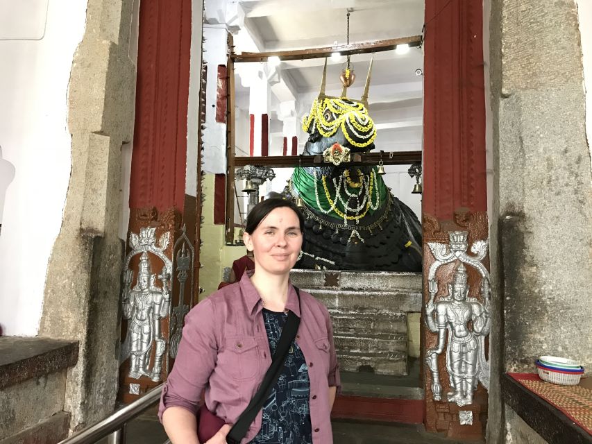 Bangalore: Basavanagudi Walking Tour with Bull Temple - Gandhi Bazaar through flowers and produce