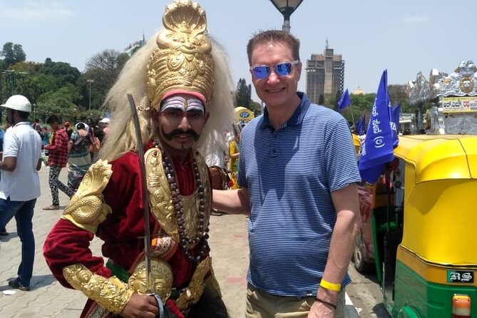 Bangalore city tour with English guide & multi language support - Meeting Nandi at the Bull Temple