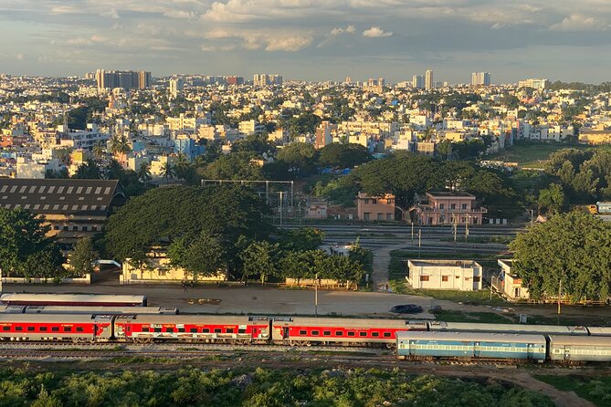 Bangalore in a Day: Private Guided Full-Day Sightseeing Tour - Guides Pradeep and Deepak: the human side of the day