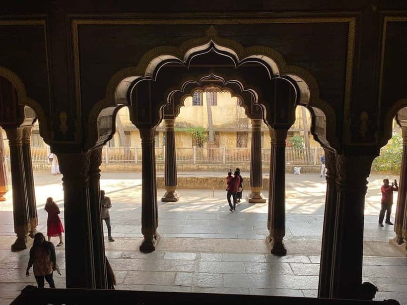 Bangalore: Palace, Temples, Fort & Markets Walking Tour - Walking conditions, timing, and transport