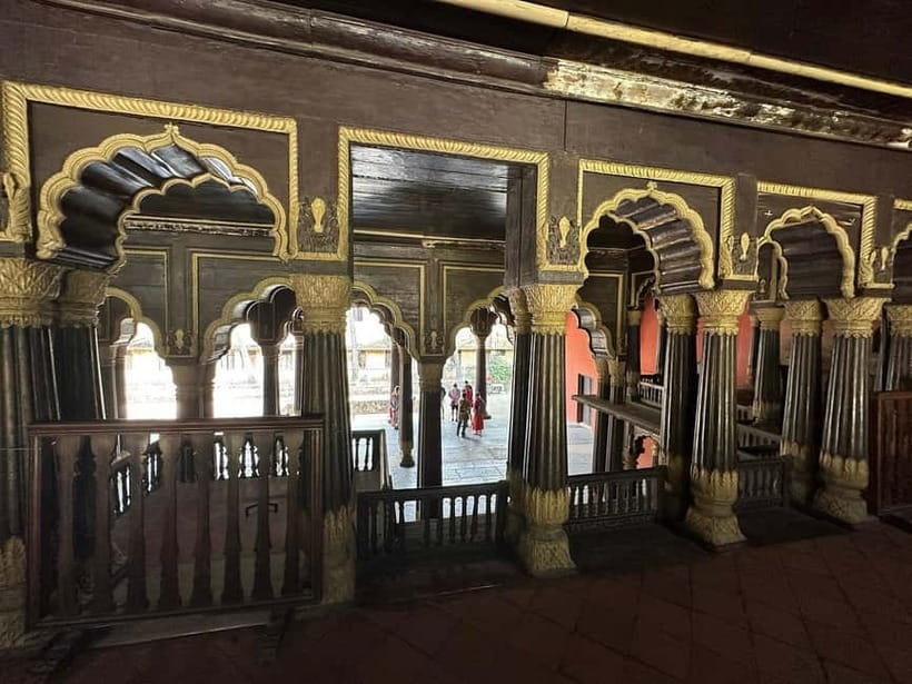 Bangalore: Palace, Temples, Fort & Markets Walking Tour - Tipu Sultan’s Summer Palace and the opening chapter