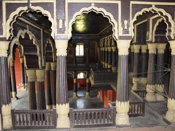 Bangalore: Private Full-Day City Tour w/ Lunch - Lalbagh Botanical Gardens and the crowded battery car