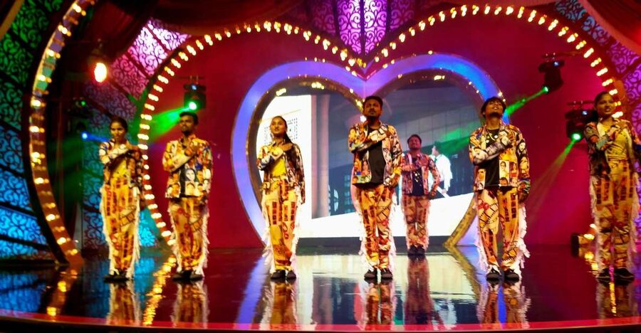 Bollywood Filmcity tour with Dance show. - Starting at Film City Gate in Mumbai