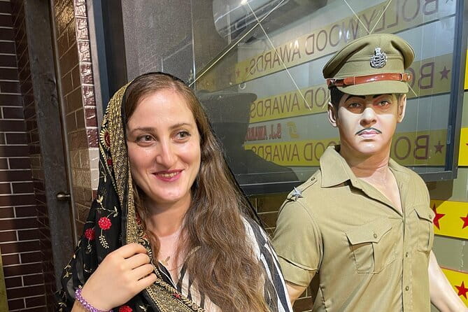 Bollywood Sightseeing and Celebrity Homes Tour by Private Car - Why this Bollywood tour feels different