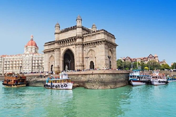 Bollywood Sightseeing and Celebrity Homes Tour by Private Car - Guides who make the difference