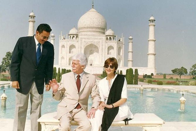 Book Govt Approved Guide for Taj Mahal & Agra fort - Who Should Book This Agra Tour?