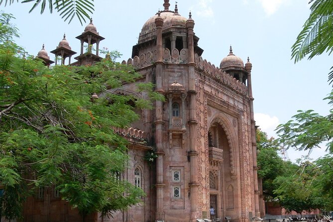 Colonial Charm & Cultural Treasures Chennai Sightseeing Tour - Fort St George and the Beginnings of Modern Chennai
