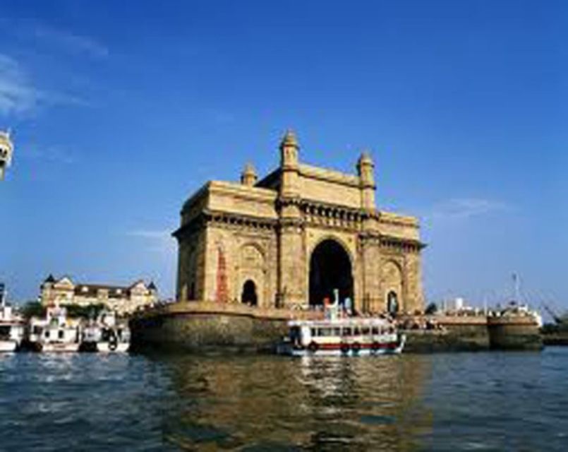 Combo of City and Bollywood Tour - Marine Drive and Chowpatty Beach