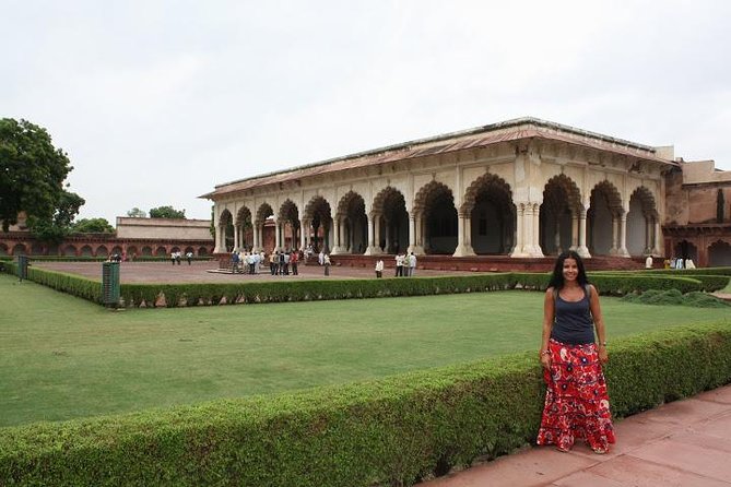 Day Trip to Taj Mahal and Agra from Hyderabad with both side Commercial Flights - The three-hour drive from New Delhi to Agra